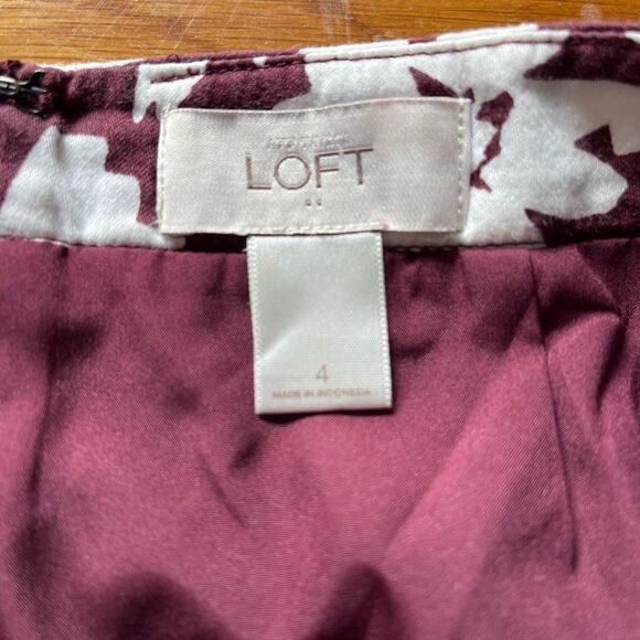 LOFT size 4 floral maroon and white pencil skirt - Picture 8 of 9